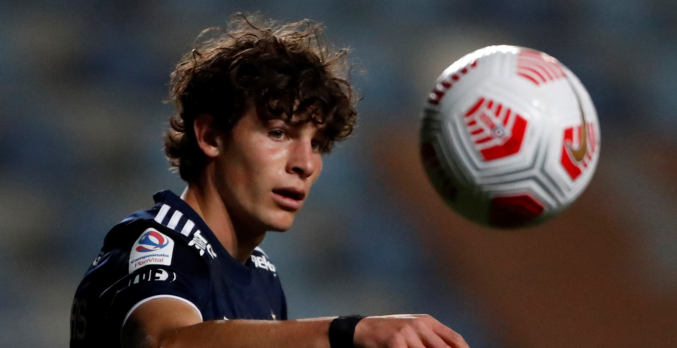 Hinchas de la U criticaron a “Pitu” Contreras y el planteamiento de Escobar ante Palestino