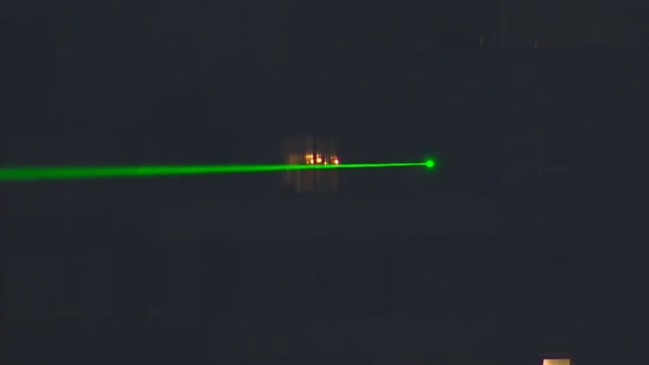 Molestos láseres provocaron breve interrupción del duelo entre la U y Palestino