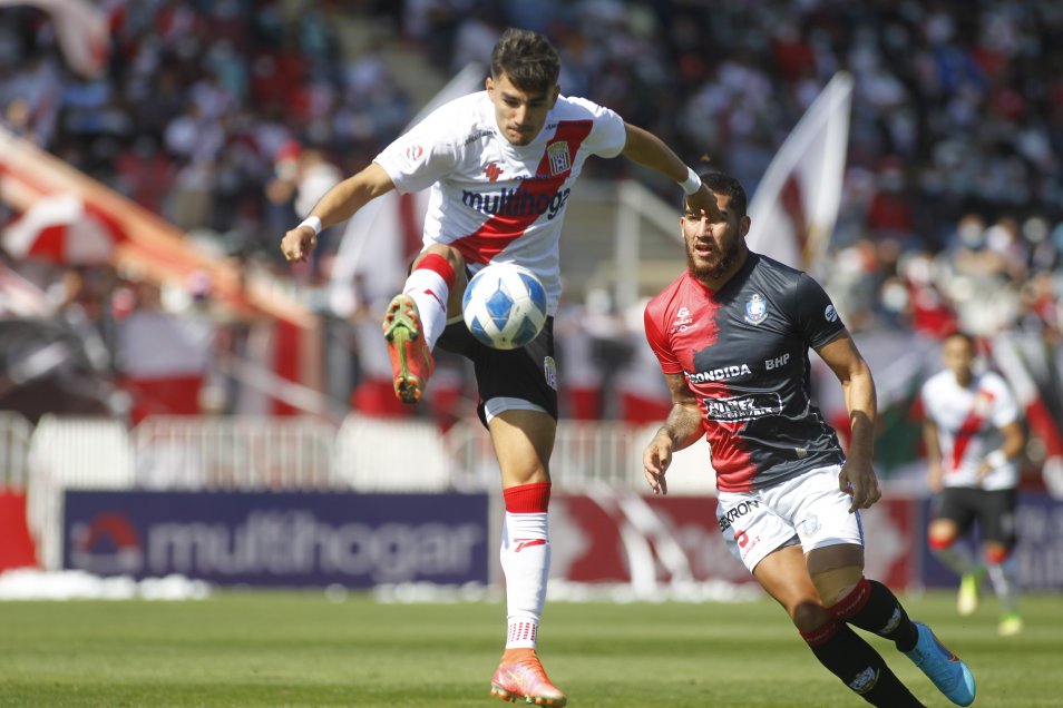 Antofagasta quedó atrapado en el último lugar del campeonato al caer en su visita a Curicó Unido