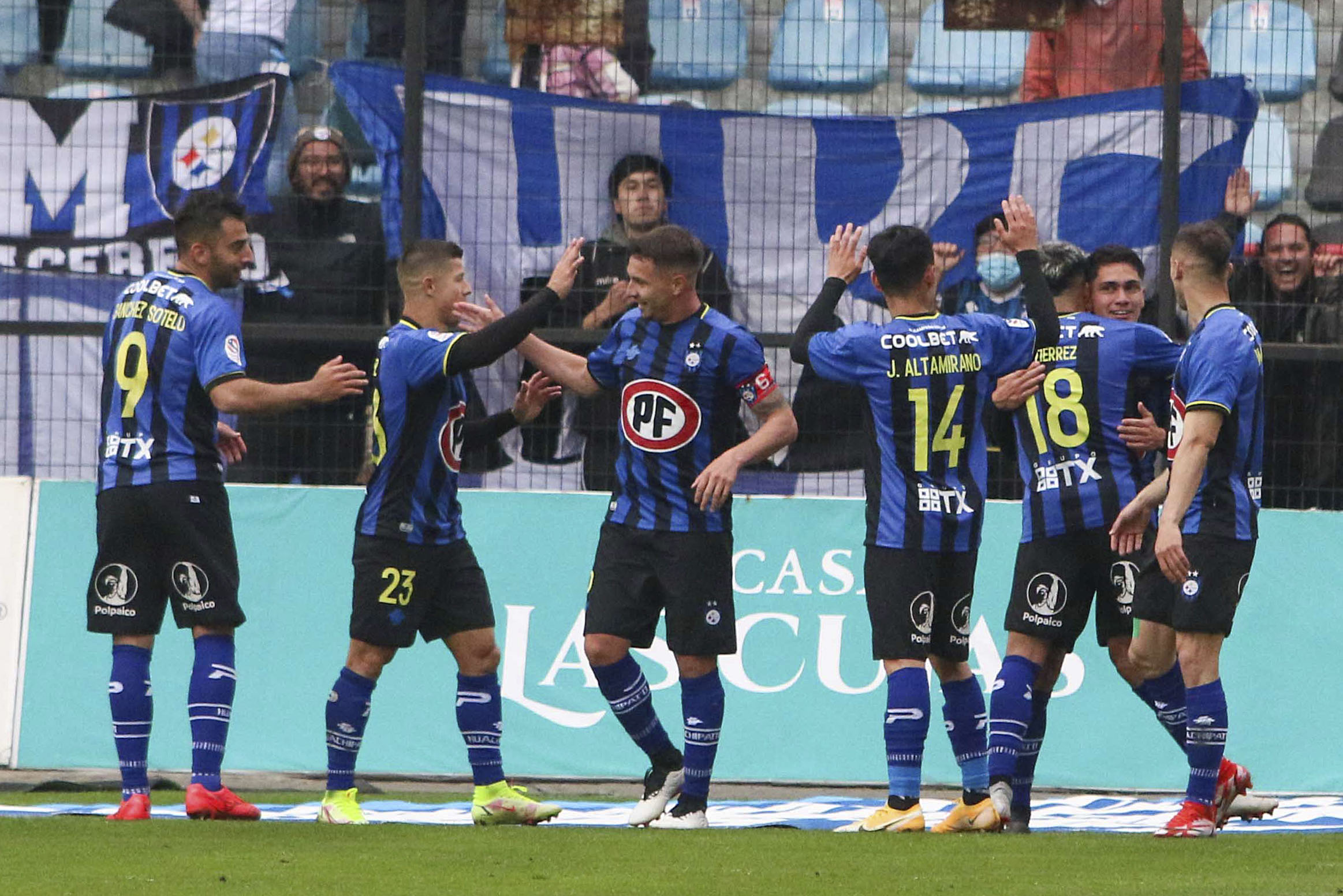 Gonzalo Montes superó la débil resistencia de Sebastián Pérez para marcar ante la UC