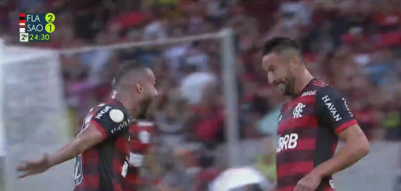 Mauricio Isla entró como revulsivo y fue clave con un golazo en triunfo de Flamengo ante Sao Paulo
