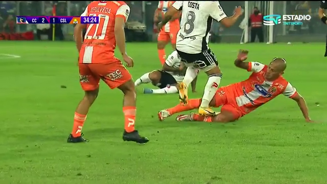 Gabriel Costa fue expulsado por un planchazo y se perderá el clásico ante Universidad Católica