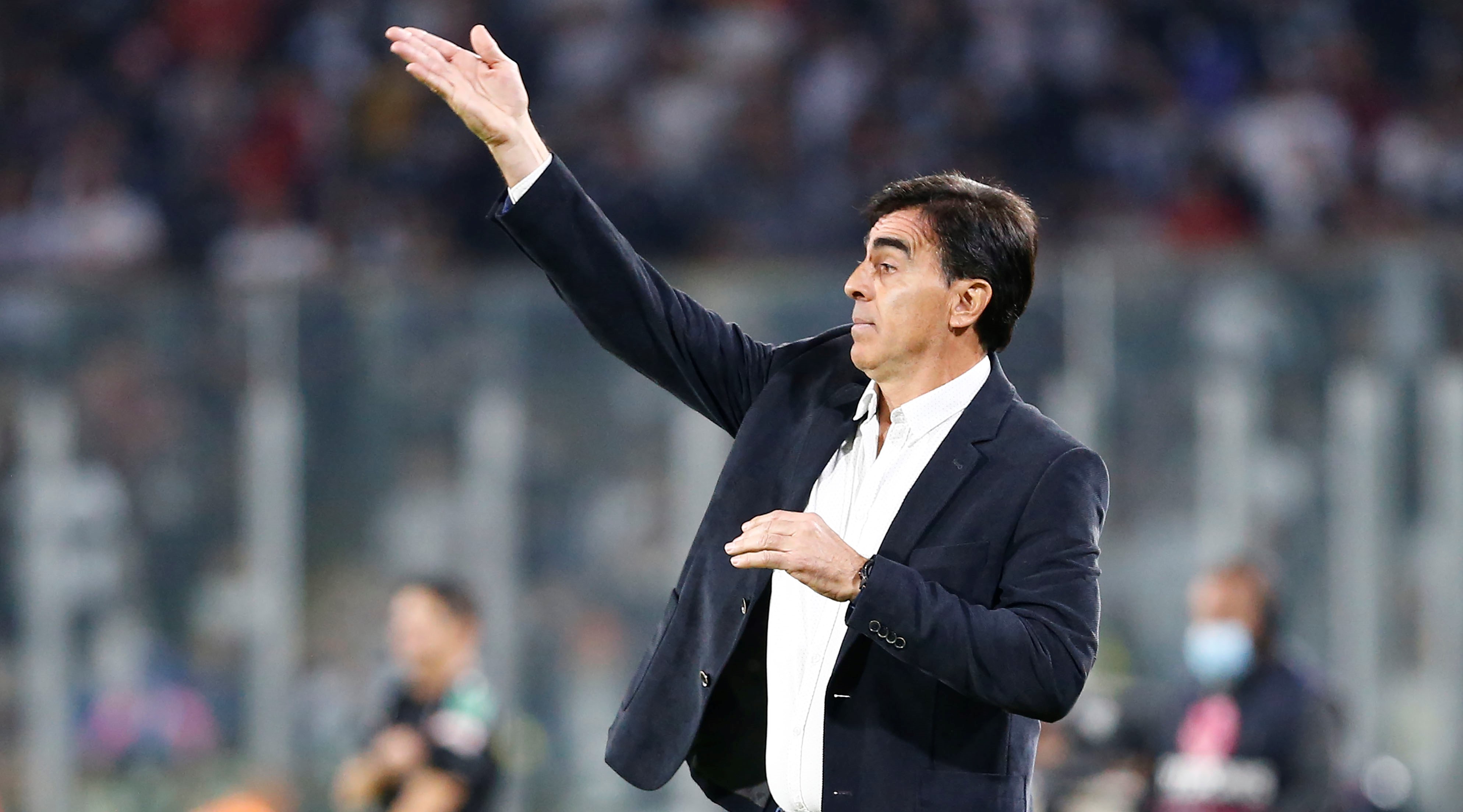 Quinteros: No entiendo por qué un equipo que representa a Chile lo castigan jugando un clásico tres días antes