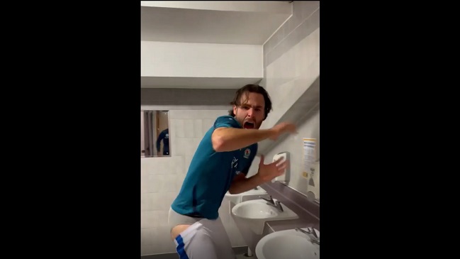 Lo pillaron con los pantalones abajo: Compañero reveló una pesada broma a Ben Brereton