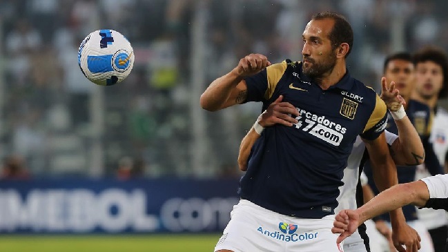 Hernán Barcos dejó acusación tras duelo con la “U” en Perú: Nos cortaron el Internet y el agua caliente