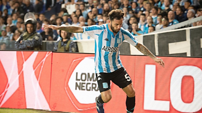 Todavía quedan caballeros: Pequeño hincha de Racing se hizo viral por este tierno gesto