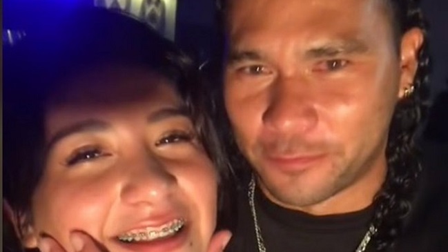 Critican a jugador mexicano por video en aparente estado de ebriedad en que besó a fanática