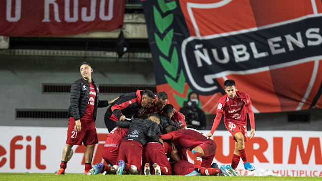 Ñublense tumbó en el último minuto a Everton y quedó como escolta en la cima del campeonato