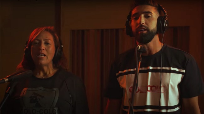 Jugadores y funcionarios entonaron el himno de Colo Colo en el aniversario