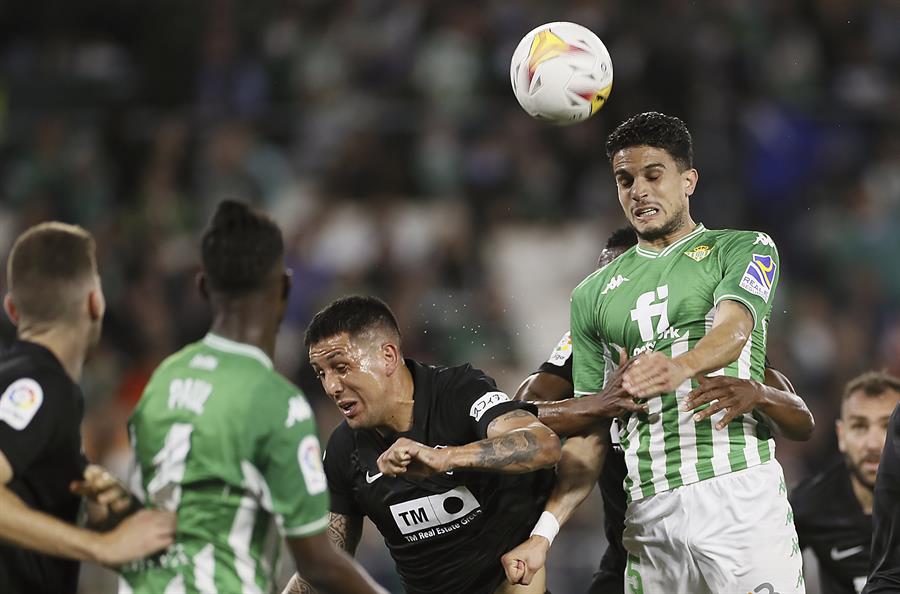 Real Betis se enredó ante Elche de Enzo Roco y complicó opciones de clasificar a la Champions