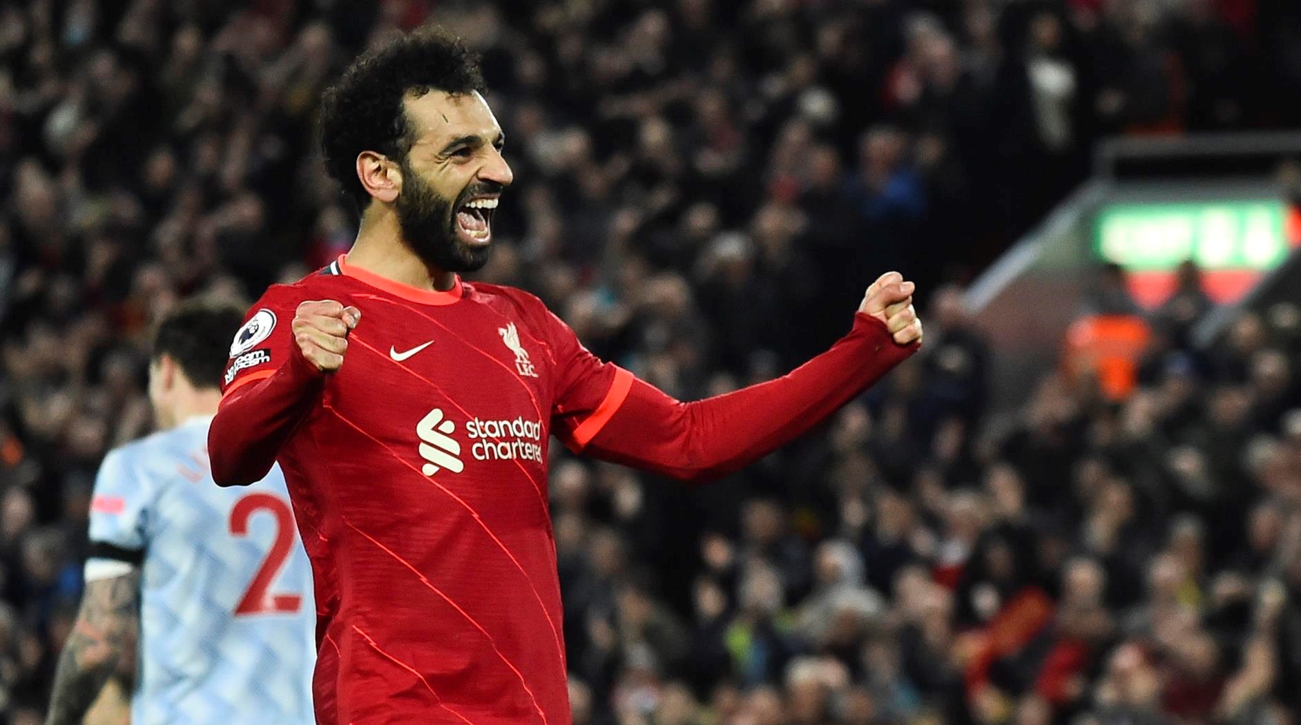 Mohamed Salah cerró con un golazo de globito el baile de Liverpool a Manchester United en Anfield