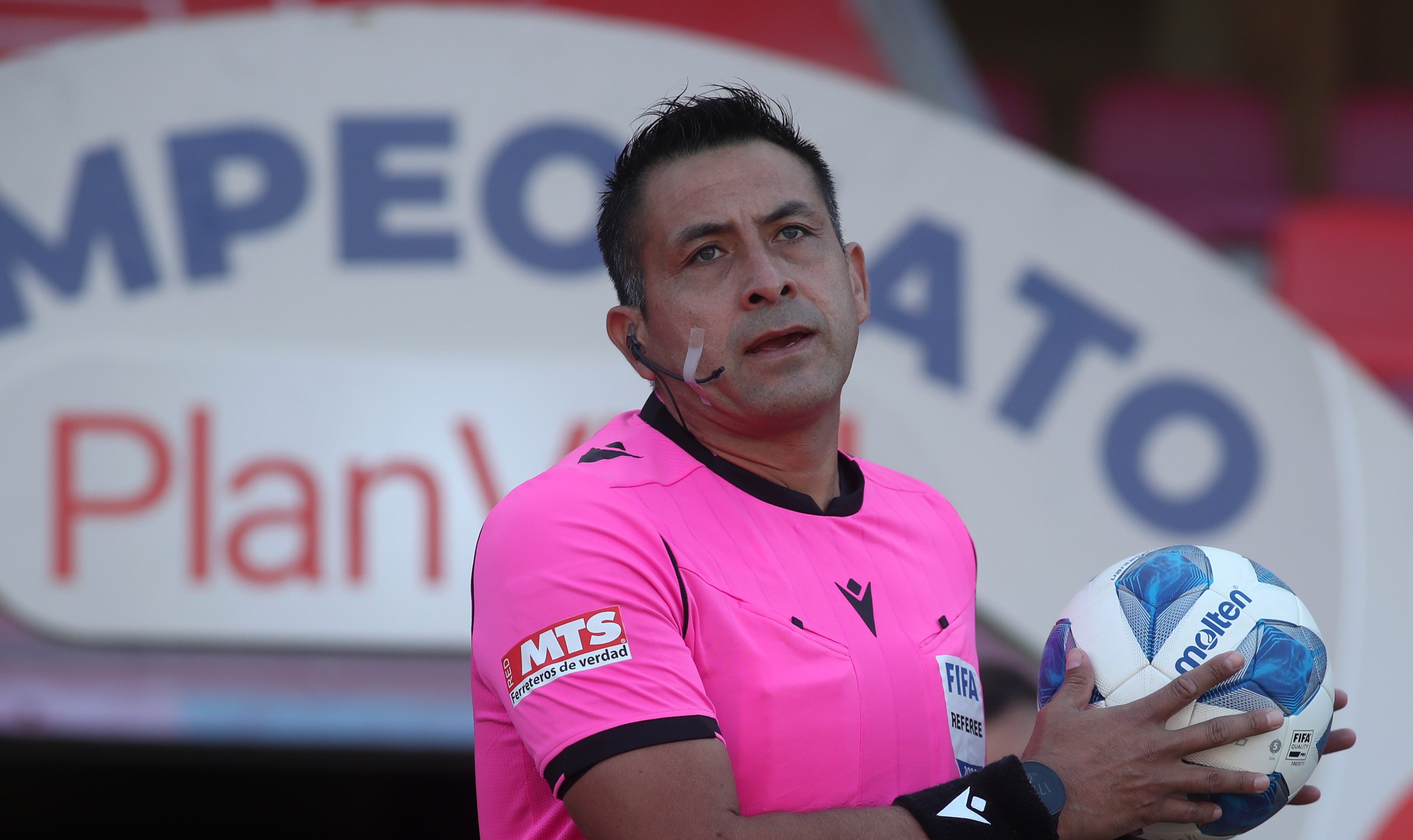 Julio Bascuñán será el árbitro del clásico entre Universidad Católica y Colo Colo