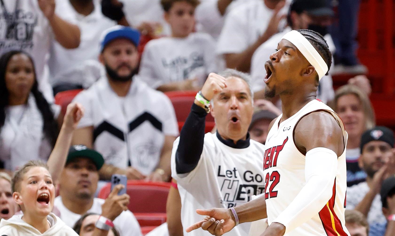 Miami Heat contó con 45 puntos de Jimmy Butler y extendió su ventaja sobre Atlanta Hawks en los playoffs
