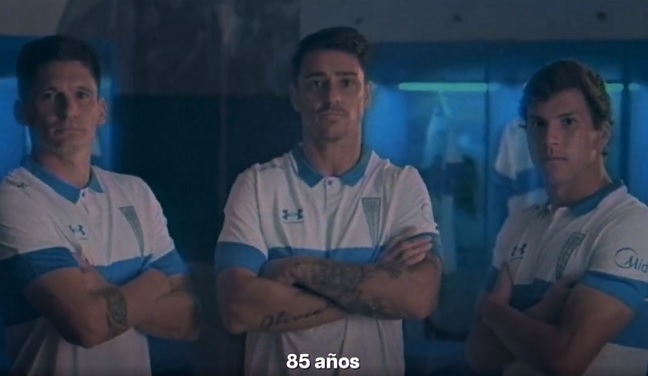 Universidad Católica lanzó camiseta conmemorativa por su aniversario 85