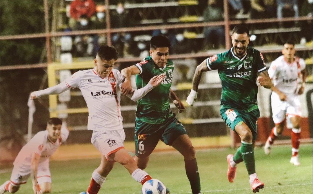 San Felipe y Temuco igualaron en duelo marcado por un apagón y un polémico gol anulado