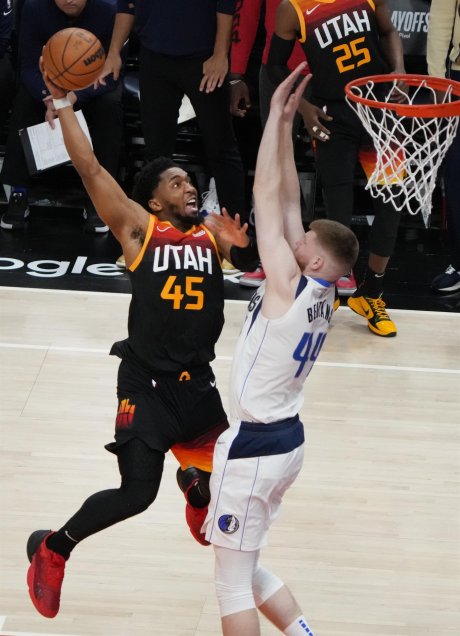 Dallas Mavericks tomó la ventaja ante Utah Jazz en los play-offs del Oeste