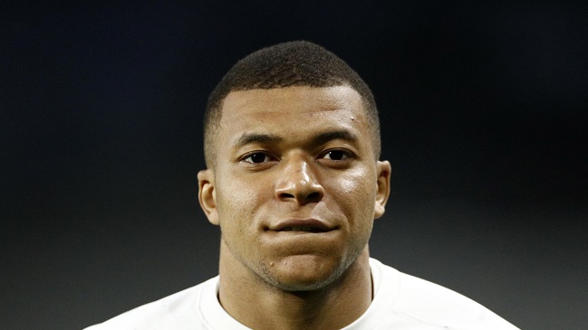 Familia de Mbappé viajó a Qatar para hablar sobre el futuro del jugador, según medio francés
