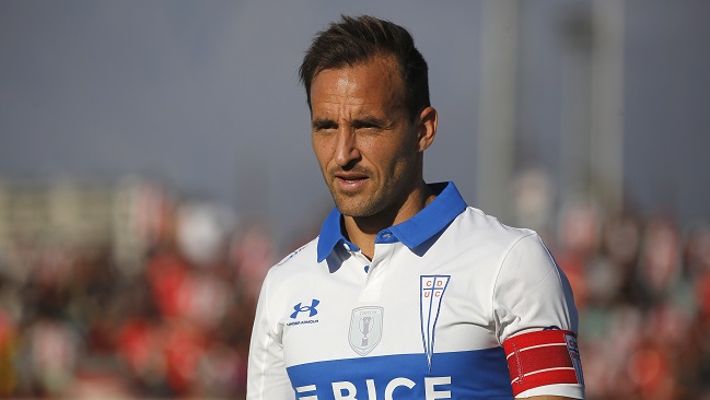 Fuenzalida reaccionó a palabras de Falcón: No tiene tanta historia en Chile como para decir eso