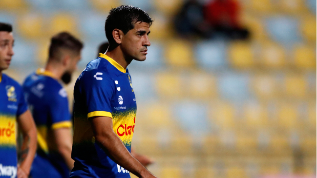 Julio Barroso fue expulsado con roja directa por un imprudente codazo sobre Bryan Carrasco