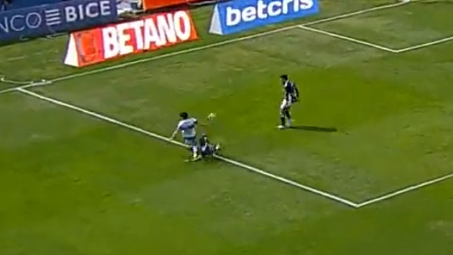 ¿Dentro o fuera del área? La falta que terminó con penal a favor de la UC