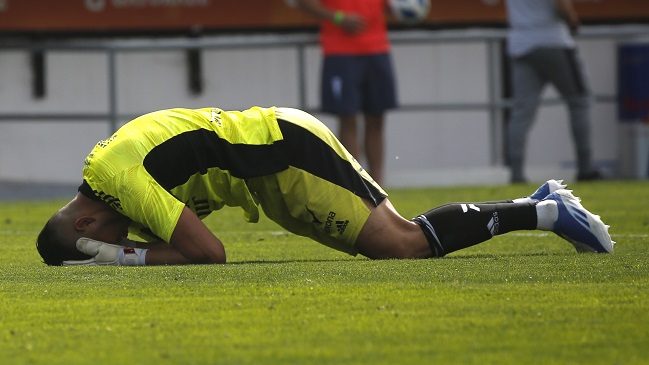 Brayan Cortés sufrió con el lanzamiento de una bomba de estruendo a la cancha de San Carlos