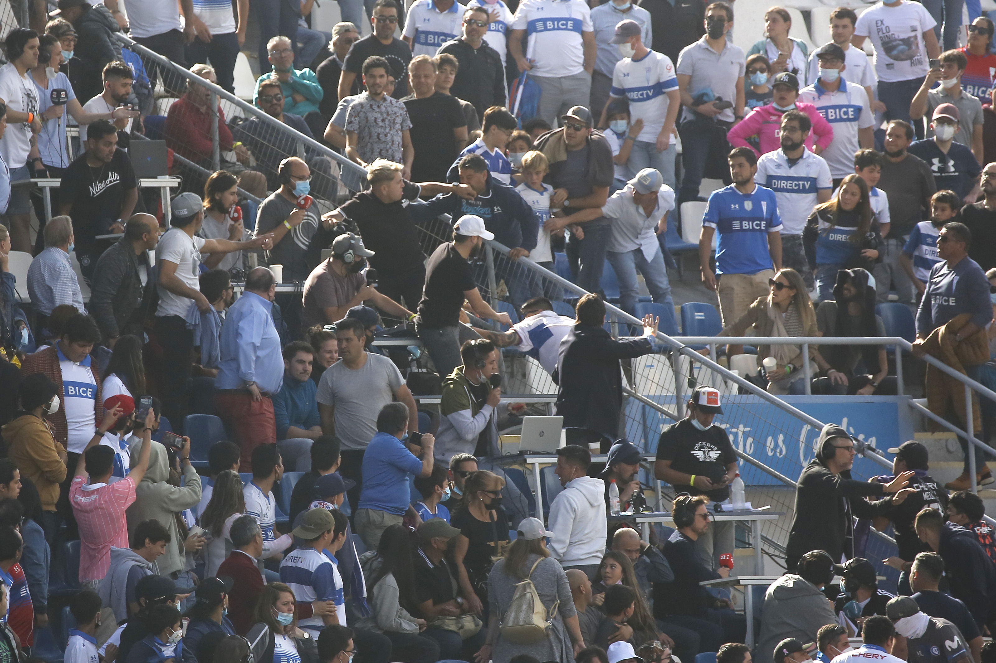 Denunciaron en redes a supuesto comunicador por instigar durante incidentes del UC-Colo Colo