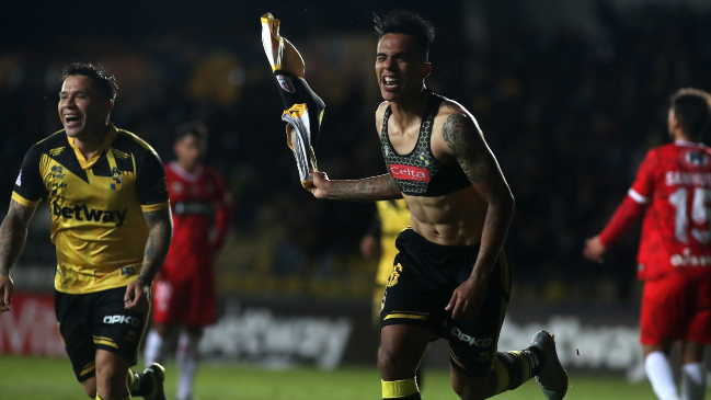 Coquimbo Unido se alejó del fondo con tremenda remontada contra Unión La Calera