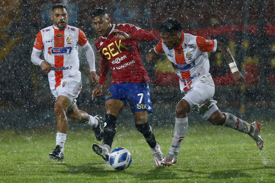Gastón Lezcano amargó a Unión Española bajo la lluvia en Santa Laura