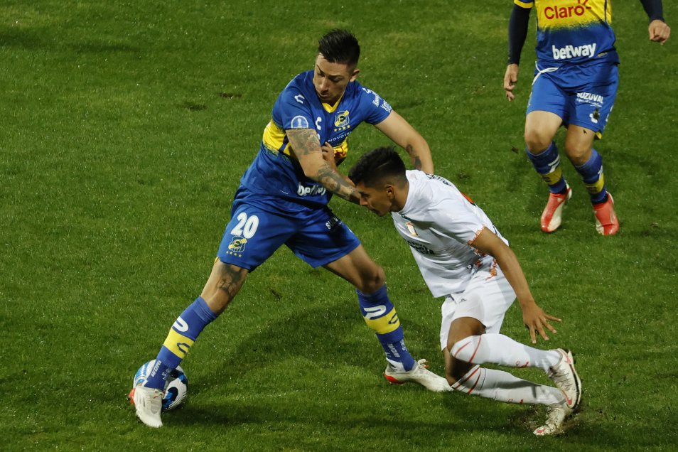 Rodrigo Echeverría brilló con dos goles de cabeza en la victoria de Everton sobre Ayacucho