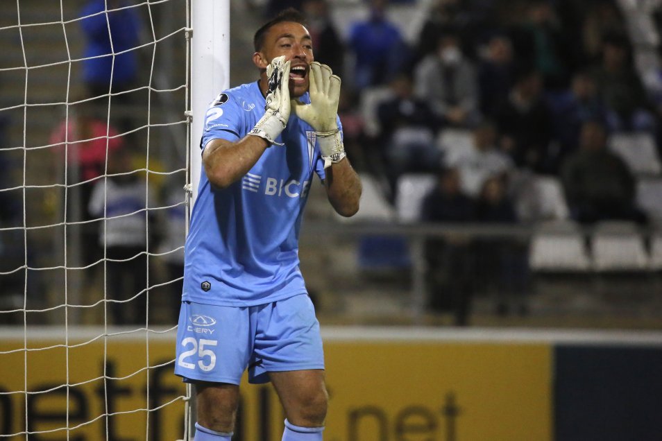 Con Orellana incluido: La alineación de Universidad Católica para jugar ante Flamengo