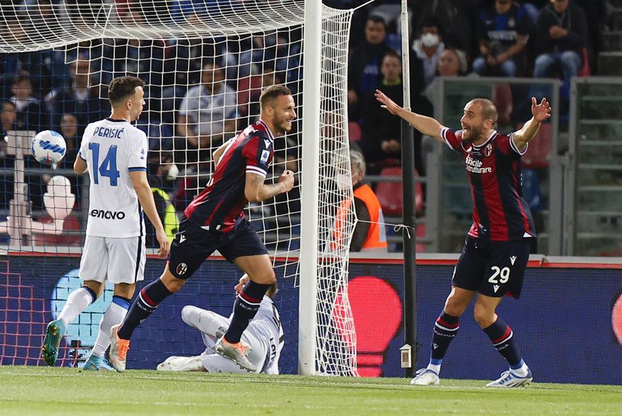 Con un yerro increíble: Los goles del triunfo de Bologna de Medel sobre Inter de Alexis en Serie A
