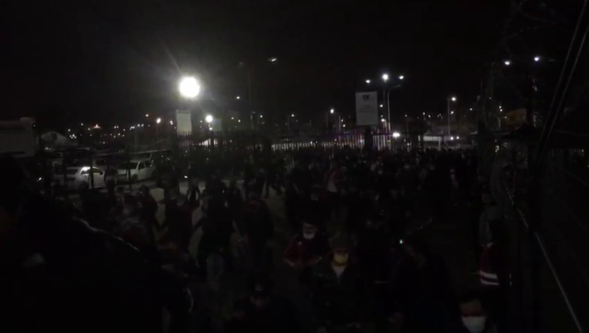 ¡Descontrol! El caótico ingreso de barristas de Colo Colo al Monumental