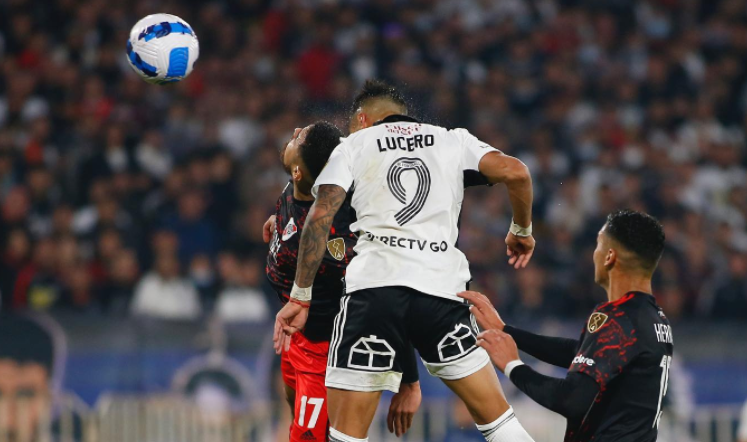 Juan Martín Lucero anotó de cabeza el gol del honor de Colo Colo ante River Plate