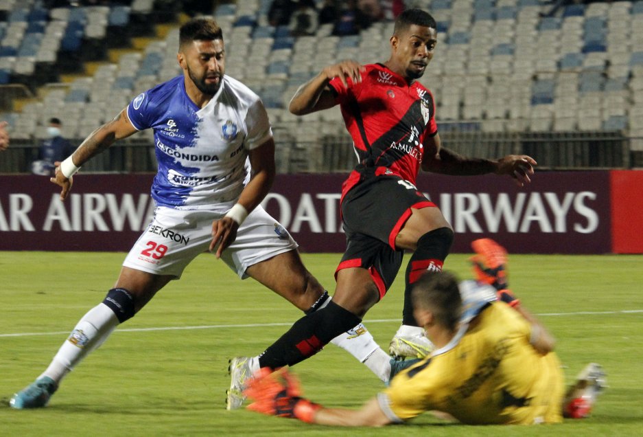 Jason Flores y Manuel López lideraron el primer triunfo de Antofagasta en la Sudamericana