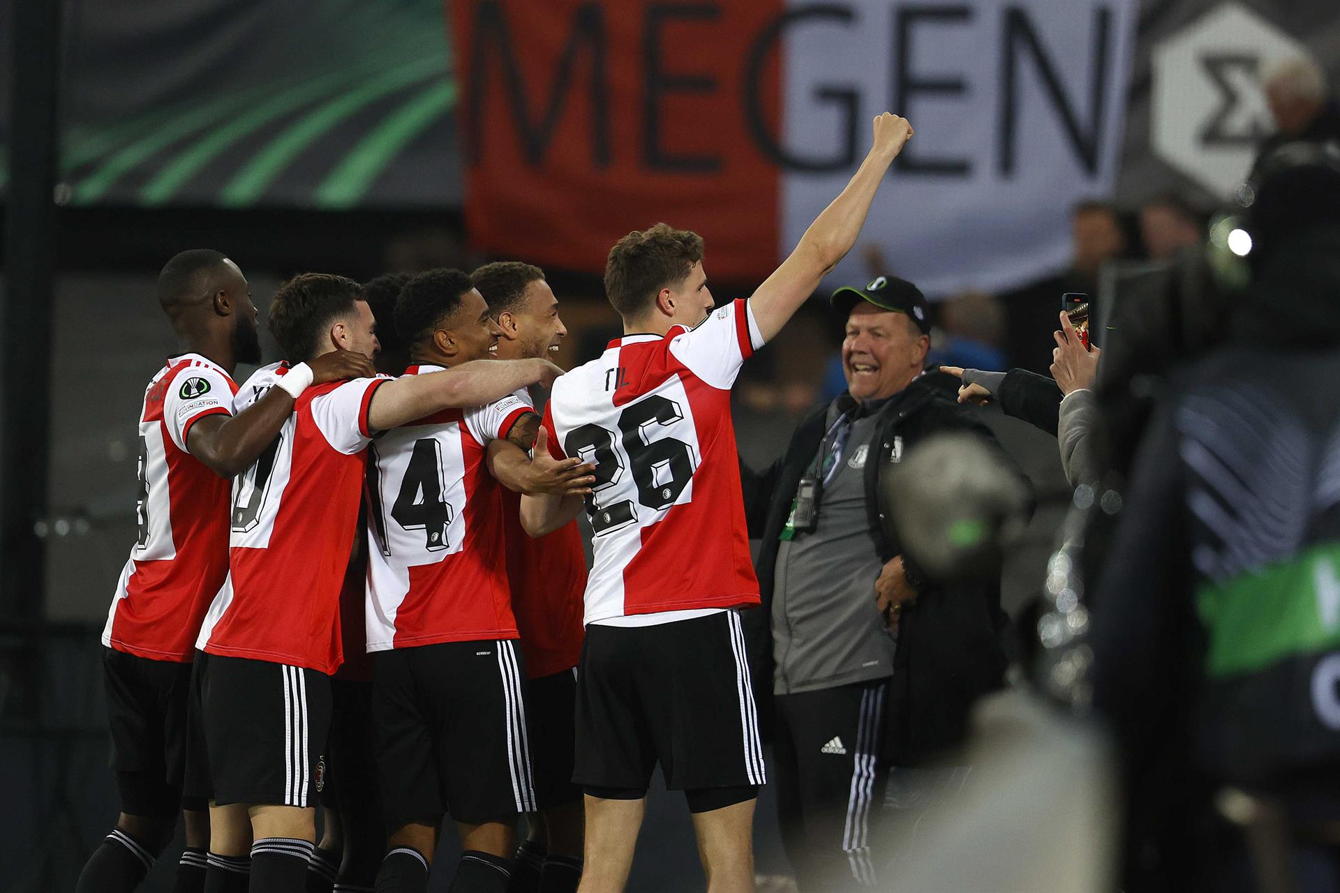 Feyenoord venció a un errático Olympique de Marsella en semifinales de la Conference League