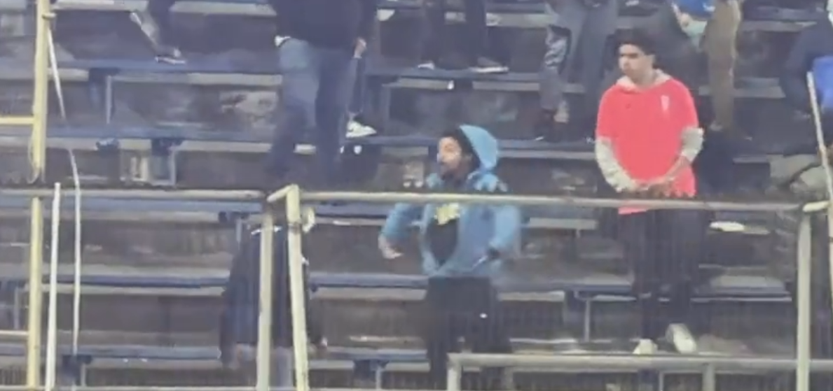 ¡Vergonzoso! Barrista de la UC hizo gestos racistas contra torcedores de Flamengo