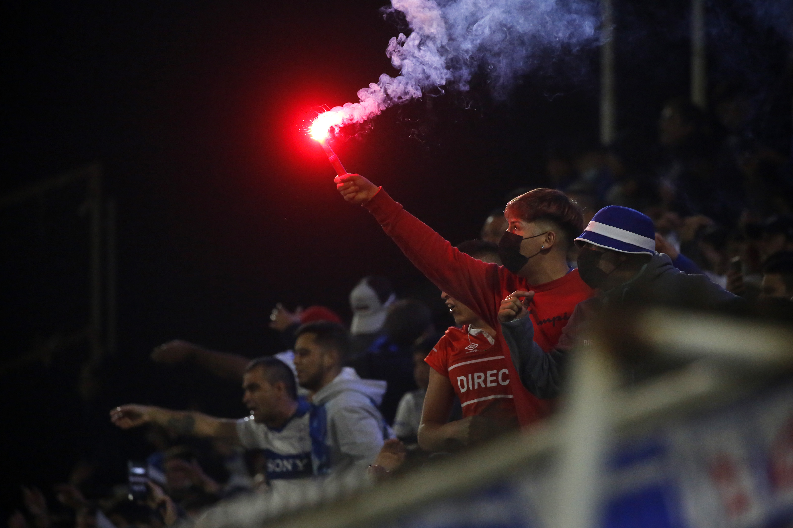 “¡No podemos soportar más esto!”: Flamengo pidió medidas severas por racismo y violencia de barristas de la UC