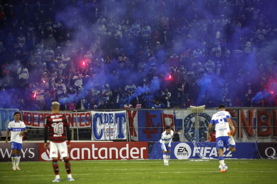 Los lamentables incidentes de barristas de la UC en las gradas en San Carlos de Apoquindo