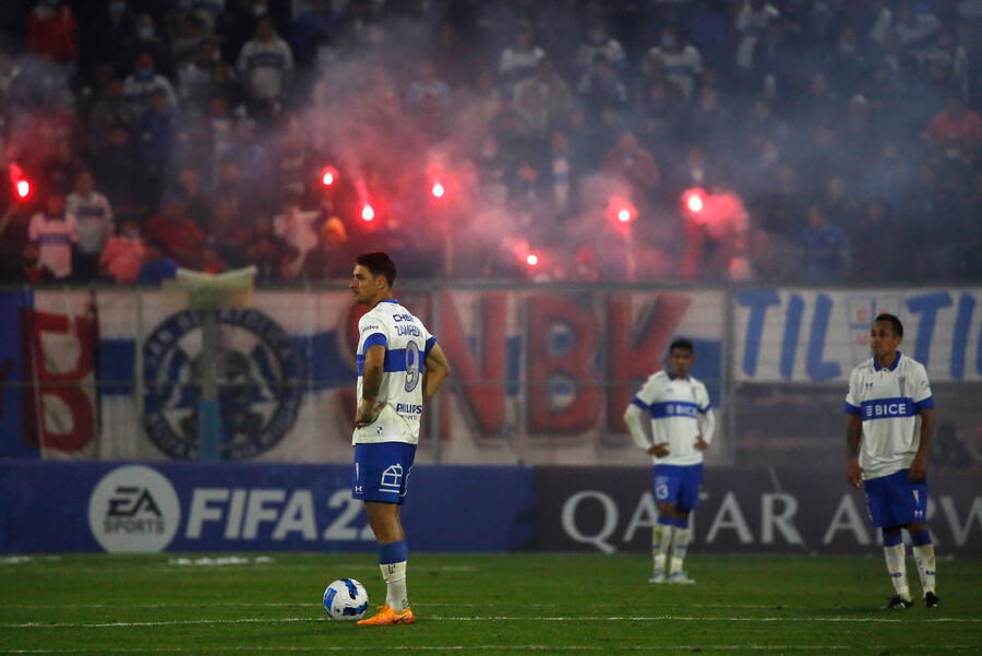 La UC llamó a denunciar a barrista que lanzó bengala a hinchas de Flamengo: No lo podemos tolerar