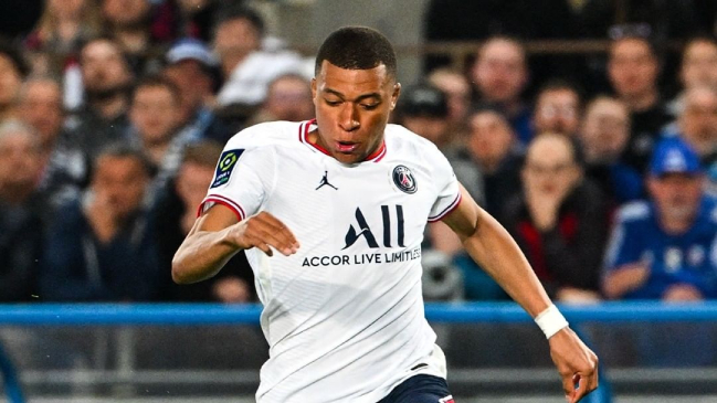 Doblete de Mbappé: PSG estrenó su título con un atractivo empate ante Estrasburgo