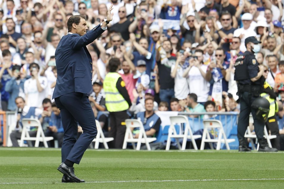 ¡Ovacionado! Rafael Nadal hizo el saque de honor en la previa del Real Madrid-Espanyol