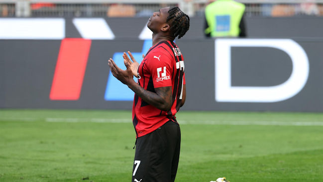 Rafael Leao se encargó de anotar el solitario gol del triunfo de AC Milan sobre Fiorentina