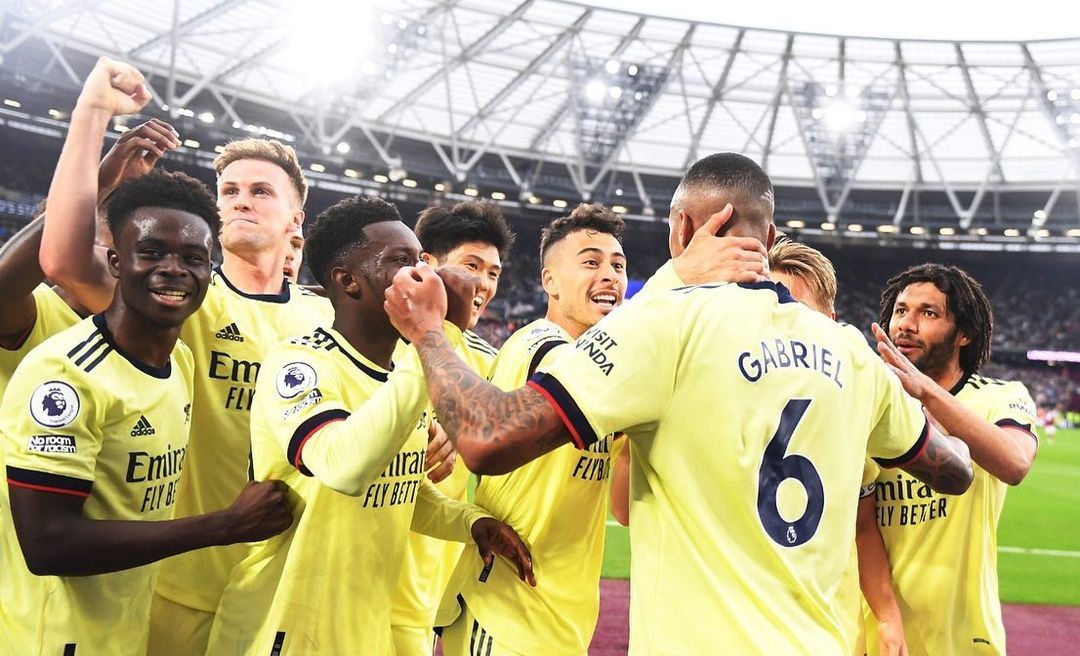 Arsenal venció a West Ham y sigue en carrera por clasificar a la Champions League