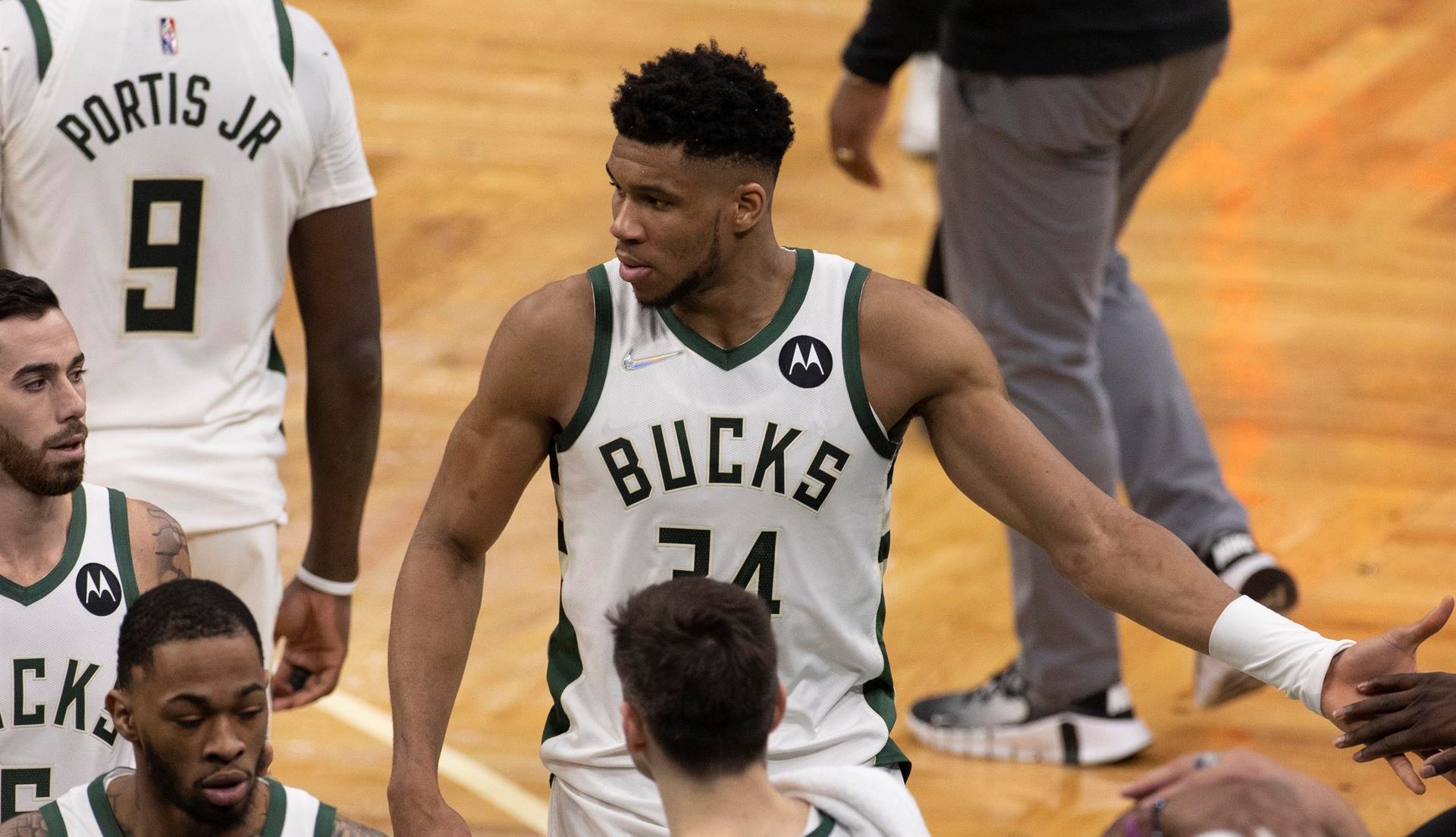 Milwaukee Bucks dio el primer golpe a los Celtics en las semifinales del Este en la NBA