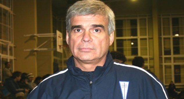 Histórico entrenador Miguel Ureta no seguirá como técnico de la UC de baloncesto