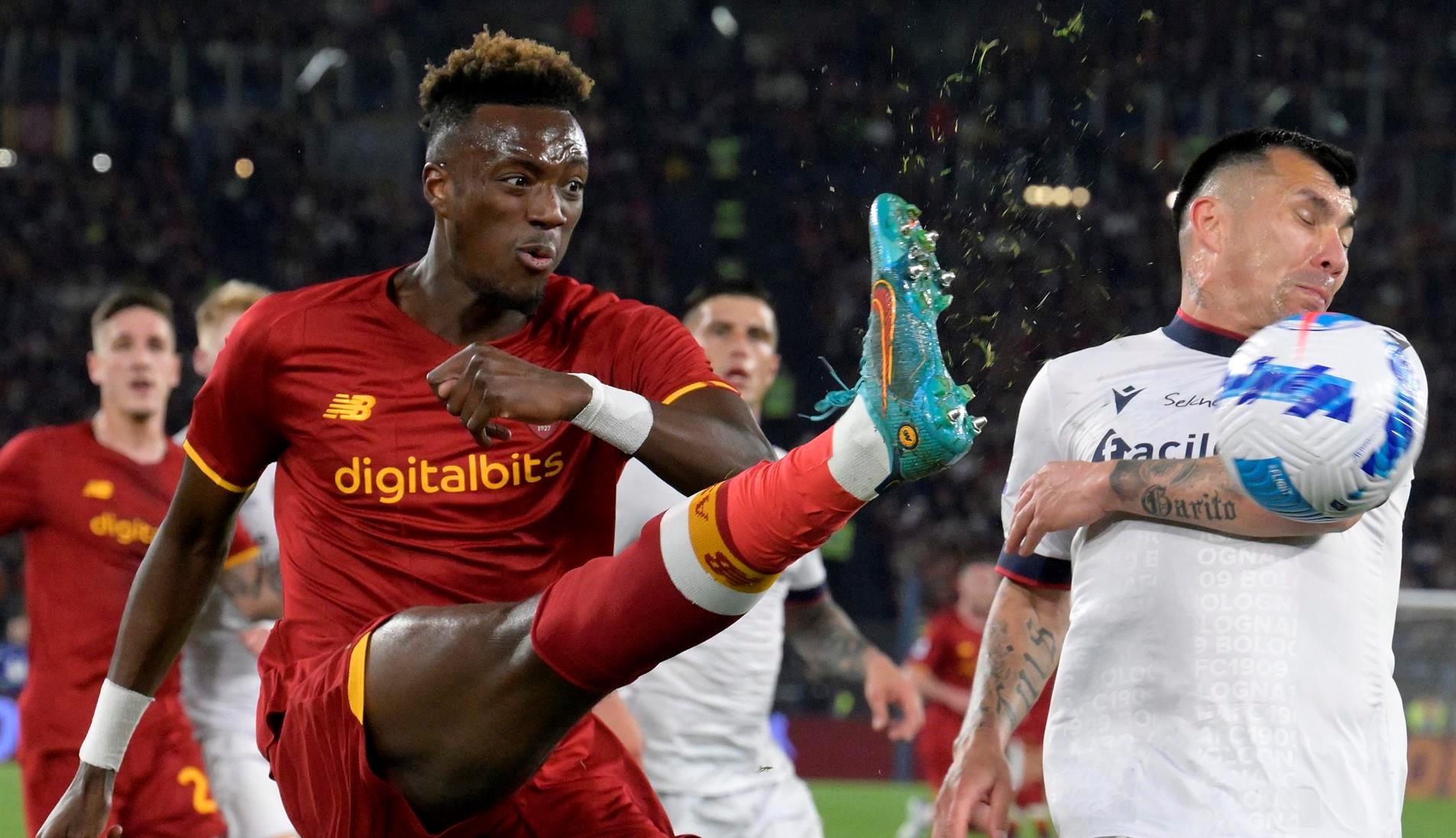 Gary Medel fue protagonista en empate de Bologna ante Roma en la Serie A