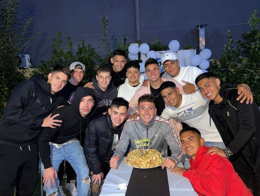 Con familiares y amigos: Así celebró Luciano Arriagada su cumpleaños número 20