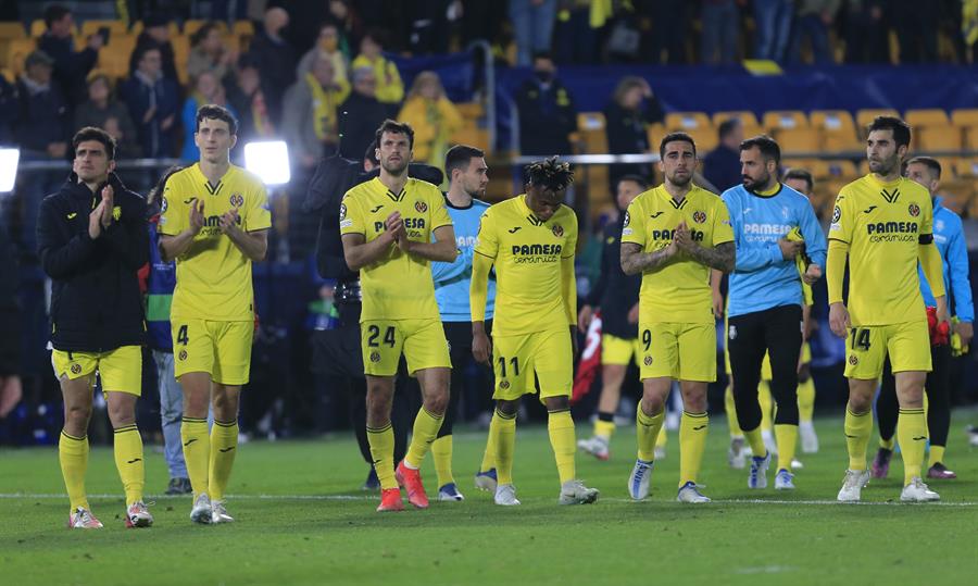 Jugadores de Villarreal agradecieron el apoyo de los hinchas con vuelta a la cancha