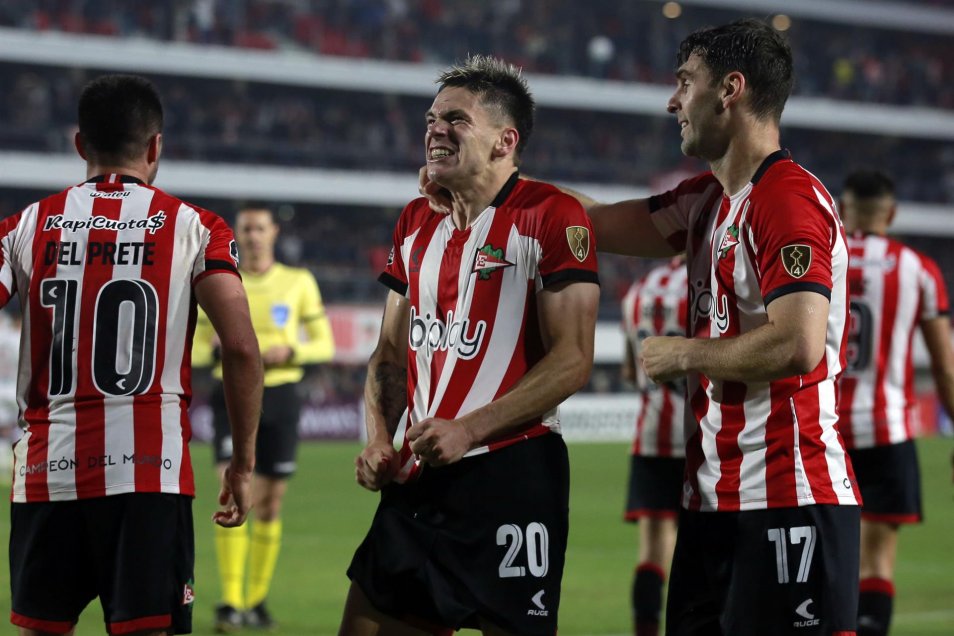 Estudiantes de La Plata derrotó a Nacional y puso un pie en octavos de la Libertadores
