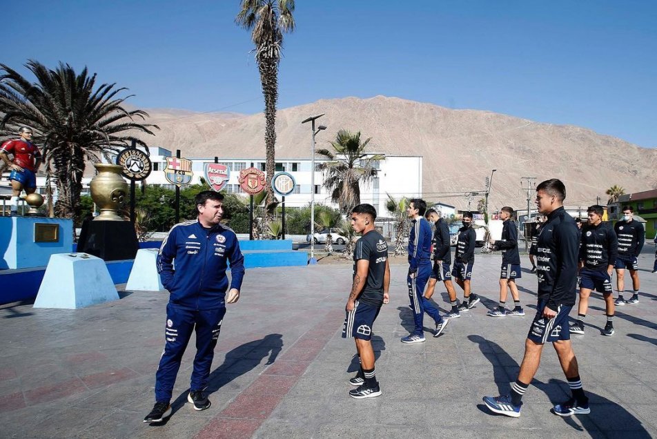 La Roja sub 20 visitó la estatua de Alexis Sánchez en Tocopilla